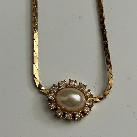 Vintage 1980s Christian Dior Signed Swarovski Crystal Faux Pearl Gold Necklace - Picture 5 of 16